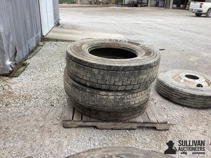 11r22.5-tires-image-3