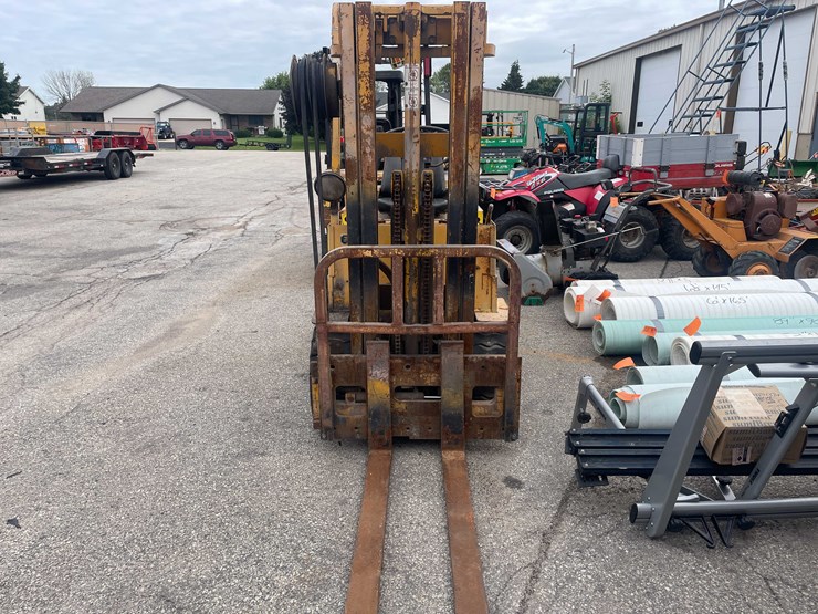 #1367-•-allis-chalmers-pneumatic-3000-lb.-capacity-forklift-(o3)-image-2