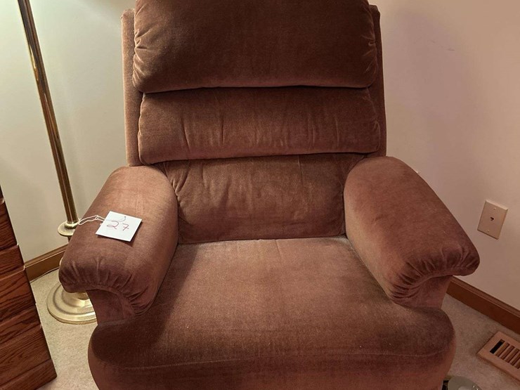 la-z-boy-recliner-and-lamp-image-5