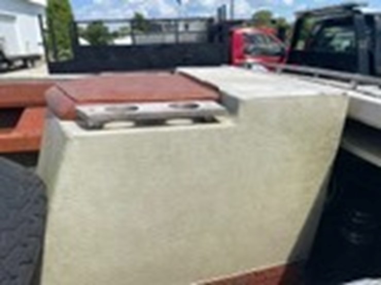 #6340-•-century-22'-boat-(no-title)-image-18