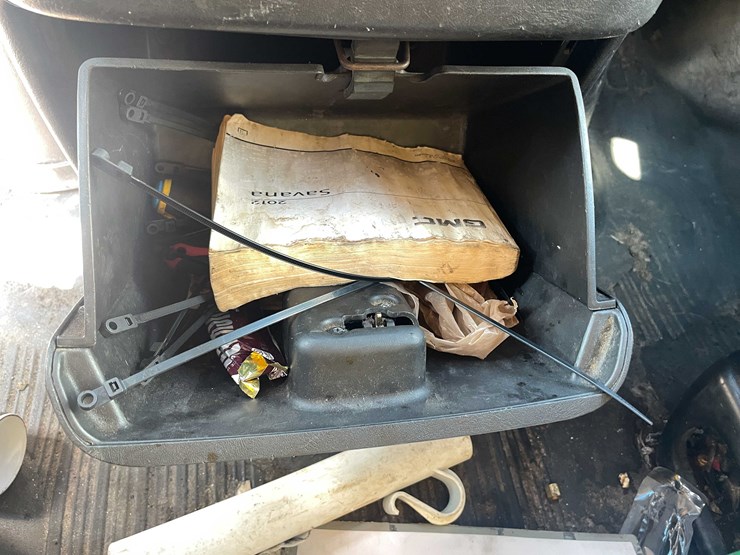 #1296-•-2012-gmc-savana-box-truck-(has-wi-title)-(of)-image-34