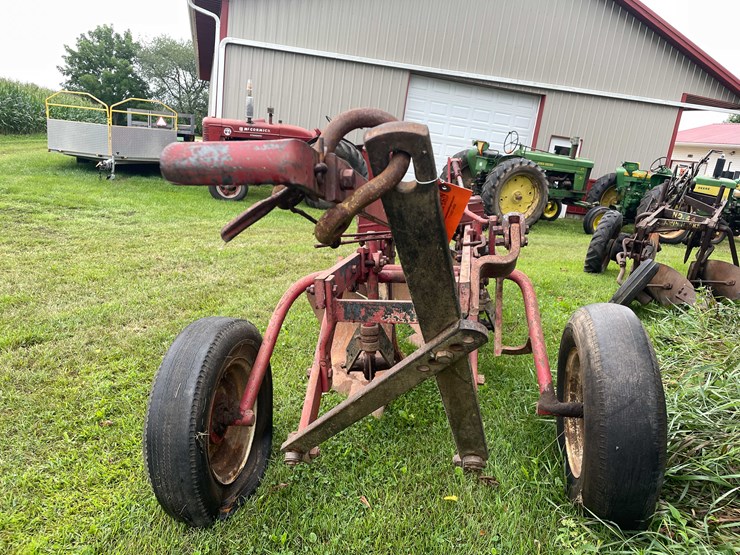 #7468-•-international-harvester-multi-bottom-plow-image-6