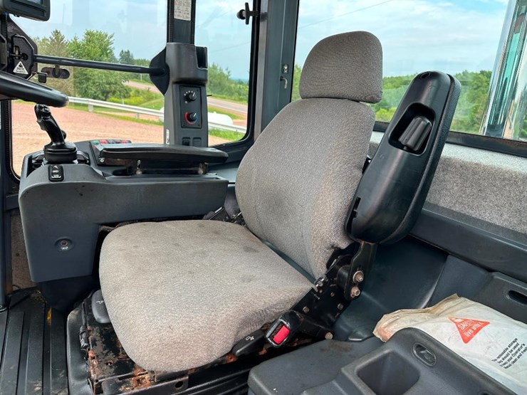 2010-deere-644k-image-49