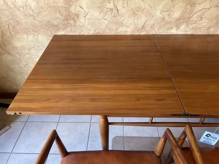 hendriden-heritage-table-and-two-chairs-image-2