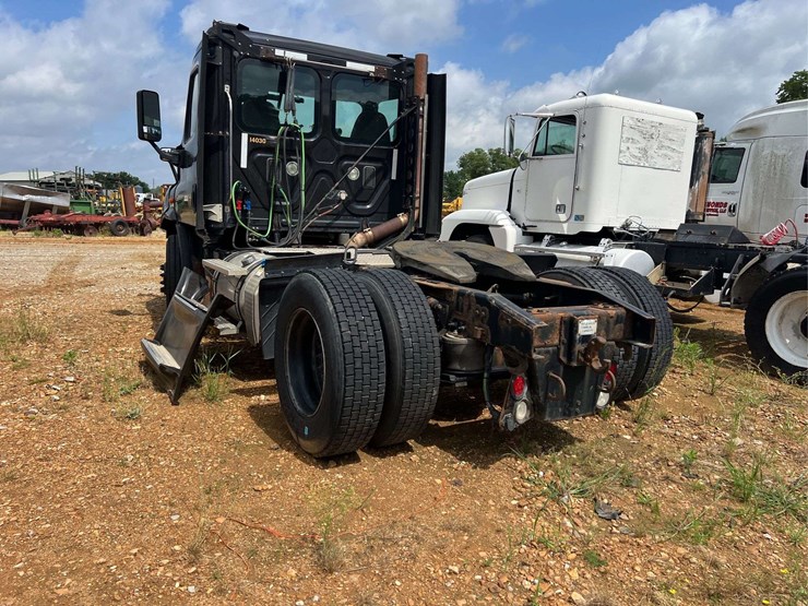 2015-freightliner-s/a-daycab-truck-*inop-image-2