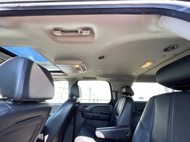 #6288-•-2008-chevy-suburban-(has-wi-title)-image-25