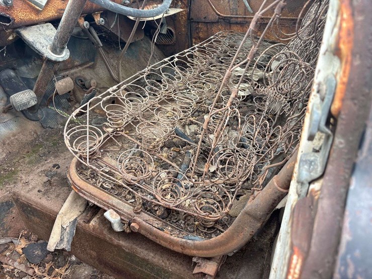 chevy-400-truck-with-minneapolis-moline-corn-sheller-image-62