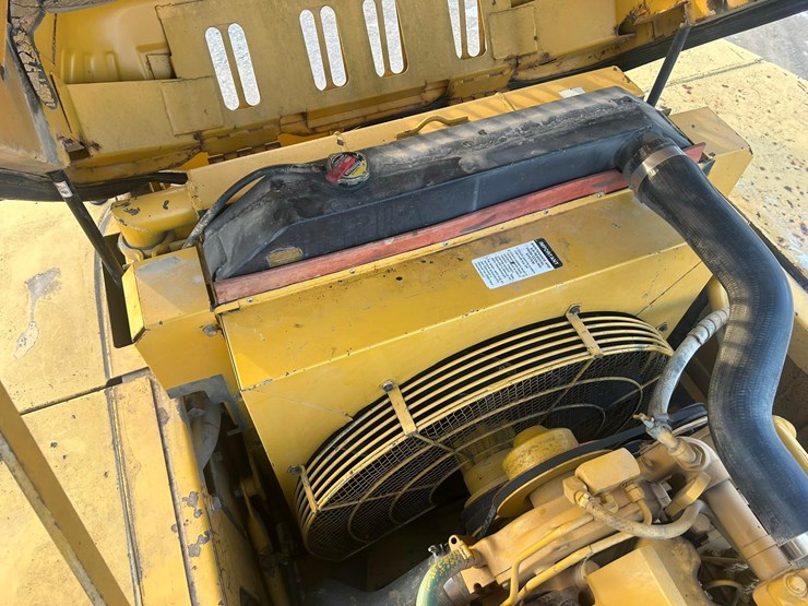 2005-deere-450-lc-image-46