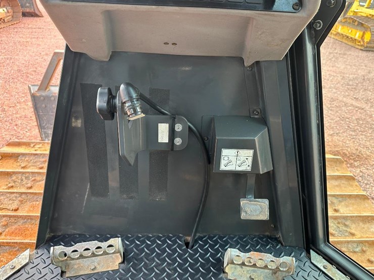 2020-case-750m-image-54