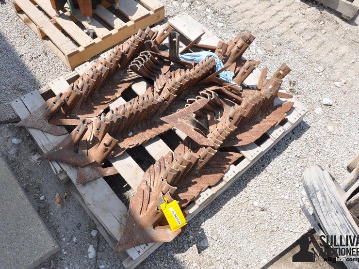 pallet-of-75-cultivator-shovels-image-1