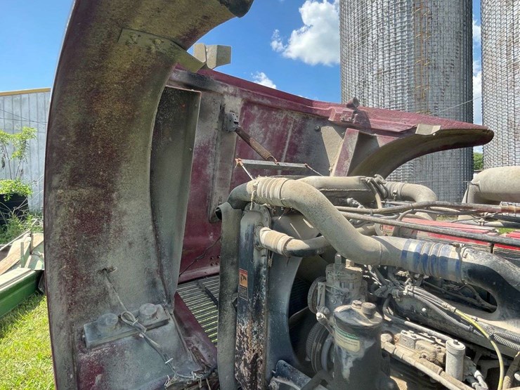 freightliner-semi-image-60