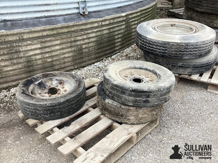 2775x375-14.5-tires-&-rims-image-3