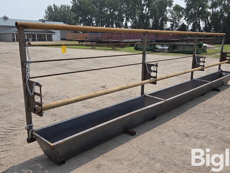 24'-free-standing-panel-w/-feed-trough-image-3
