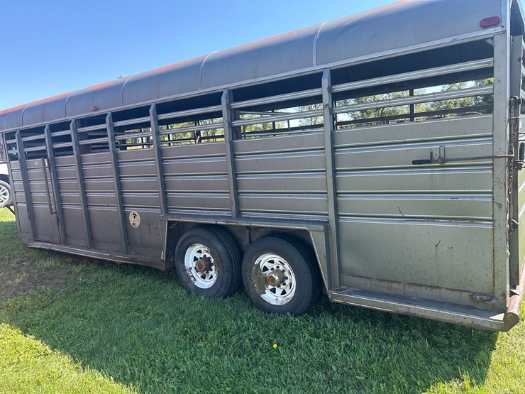 kiefer-built-livestock-trailer-image-5