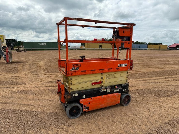 2017-jlg-1932r-image-4