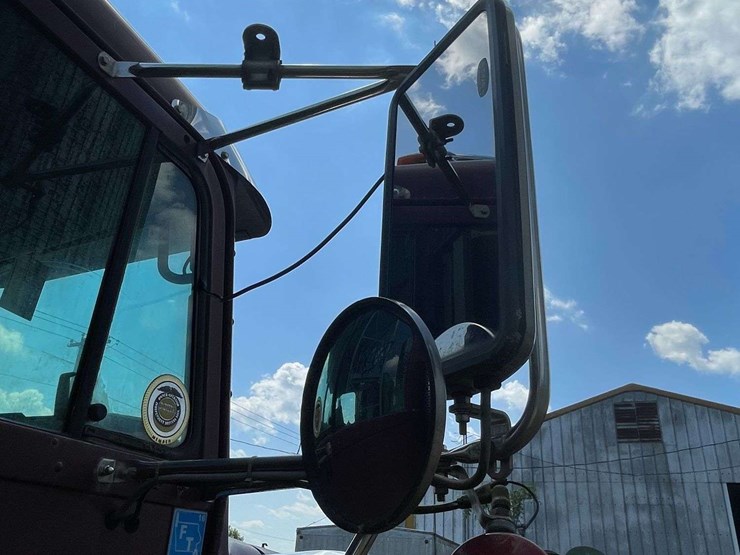 freightliner-semi-image-28