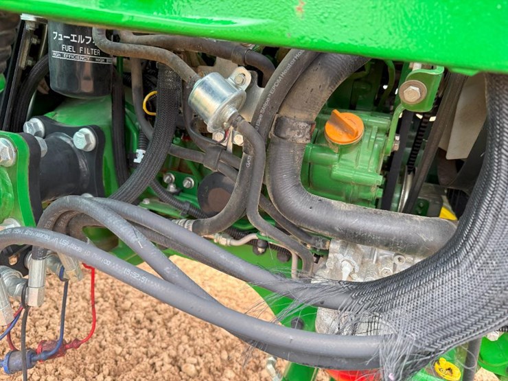 2020-john-deere-3033r-image-33