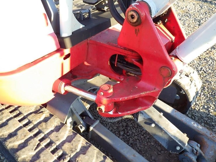 2019-takeuchi-tb230-image-17