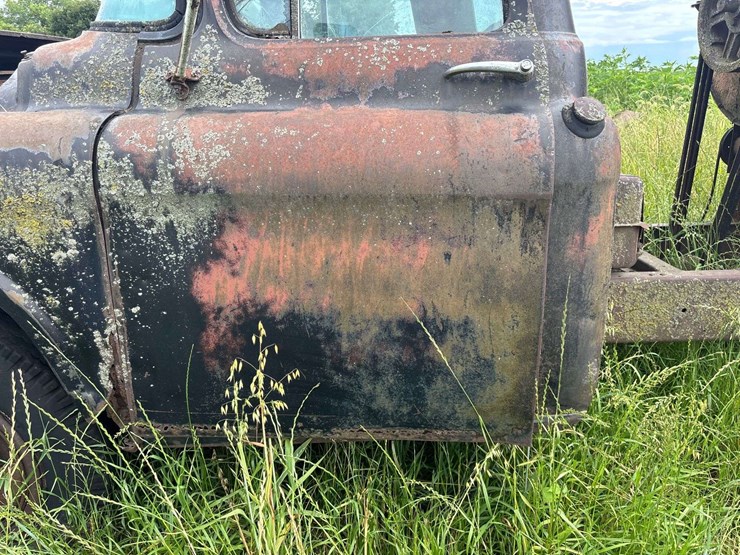 chevy-400-truck-with-minneapolis-moline-corn-sheller-image-53