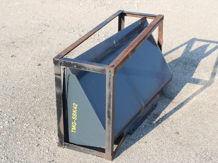 #4005-•-skid-steer-finishing-bucket---42"-image-2