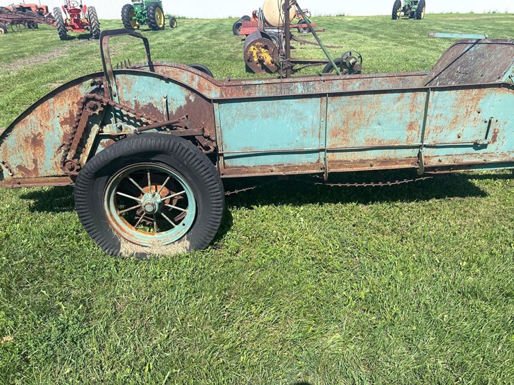 antique-manure-spreader-image-6