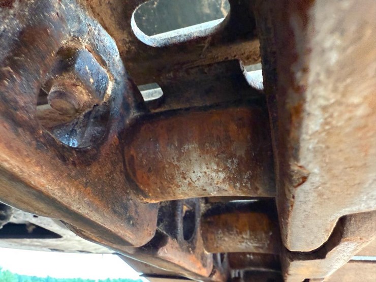 2013-hyundai-hx145-lcr-image-12