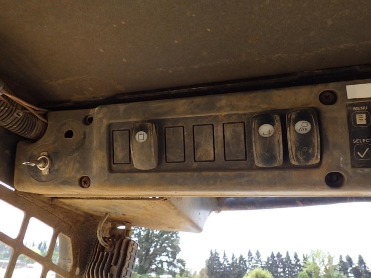 john-deere-skid-steer-loader-image-25