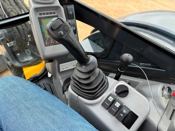2021-deere-60g-image-54