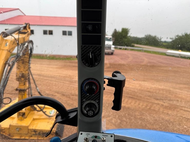 2016-new-holland-ts6.110-image-62