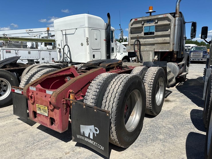 2002-volvo-tandem-axle-road-tractor-image-10