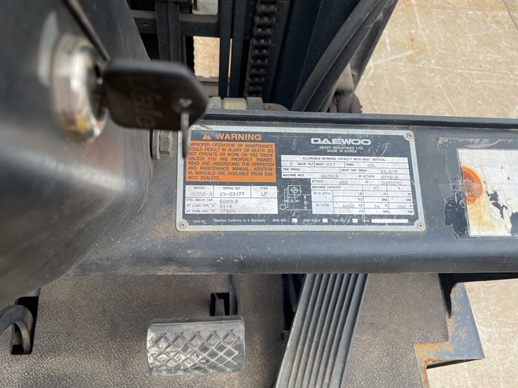 #1365-•-daewoo-5000-lb.-capacity-forklift-(o2)-image-36