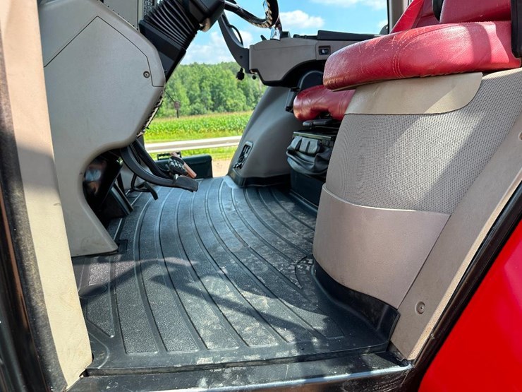 2015-case-ih-magnum-315-image-49