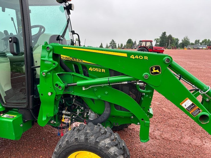 2018-john-deere-4052r-image-28