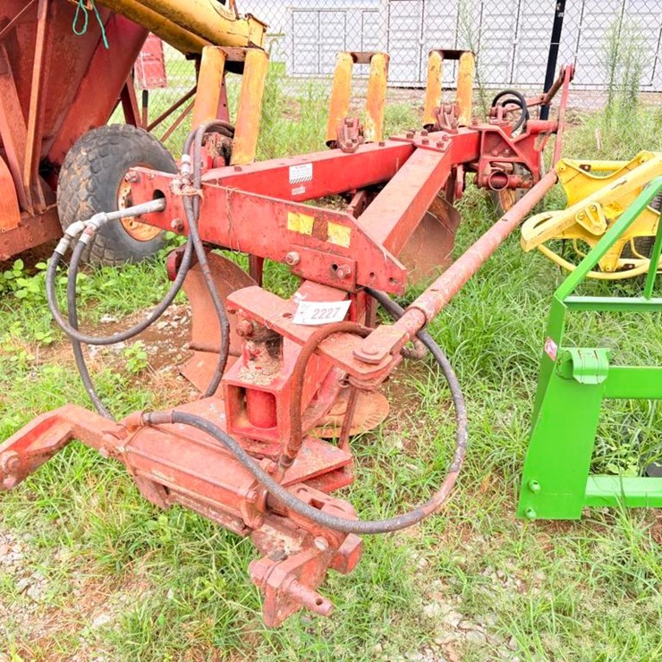 INTERNATIONAL 710
