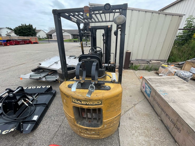 #1365-•-daewoo-5000-lb.-capacity-forklift-(o2)-image-2