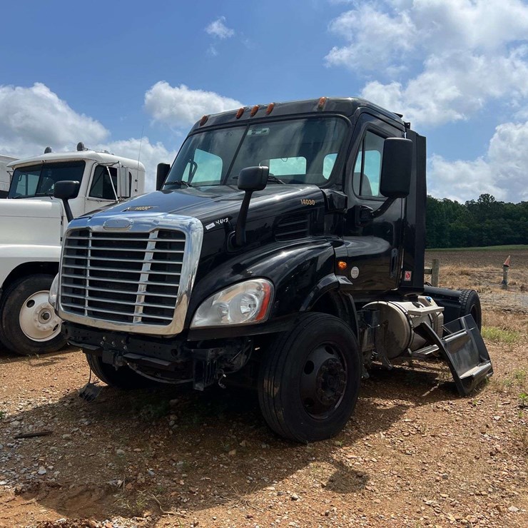 2015 Freightliner S/A Daycab Truck *INOP