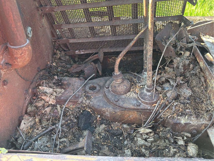 caterpillar-fifteen-crawler-image-35