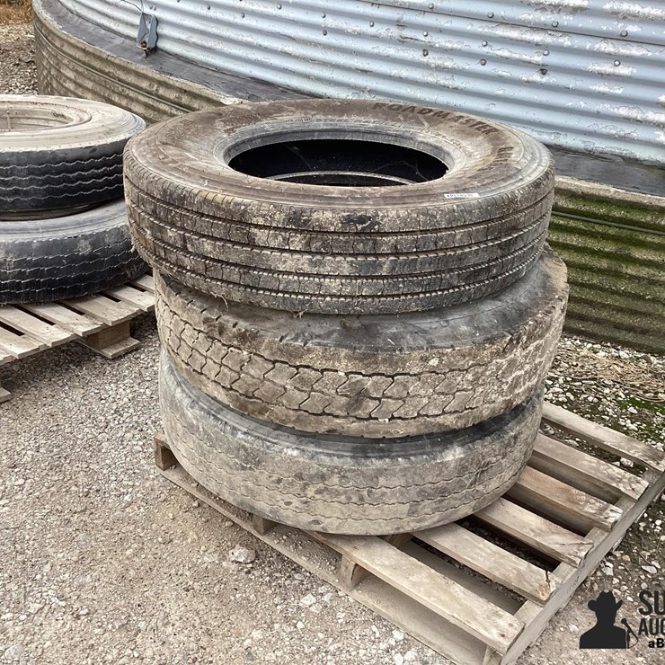11R22.5 Tires & Rims