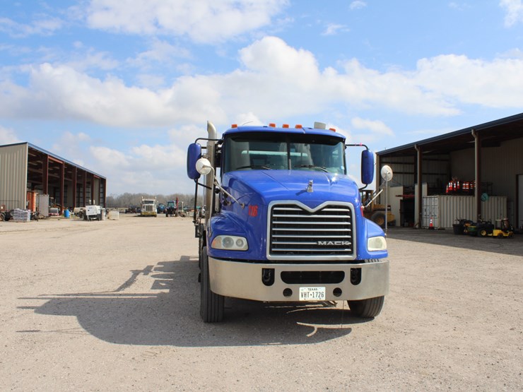 #2201-•-2014-mack-cxu613-roll-off-truck-image-2