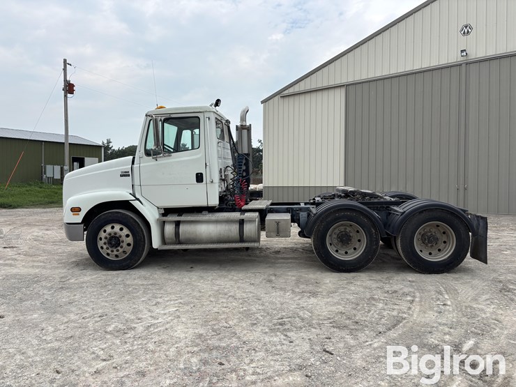 2000-freightliner-fl112-image-8