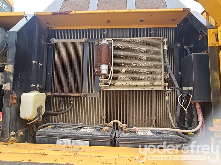 2011-deere-250g-lc-image-55