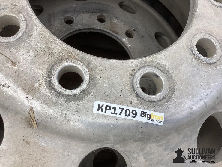 11r22.5-tires-&-rims-image-12