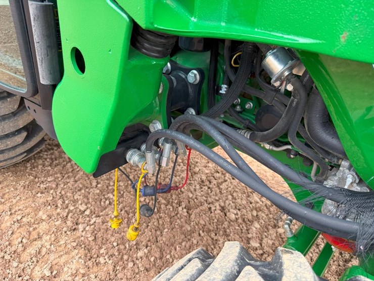 2020-john-deere-3033r-image-28