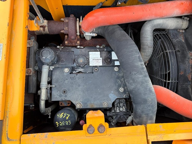 2013-hyundai-hx145-lcr-image-40