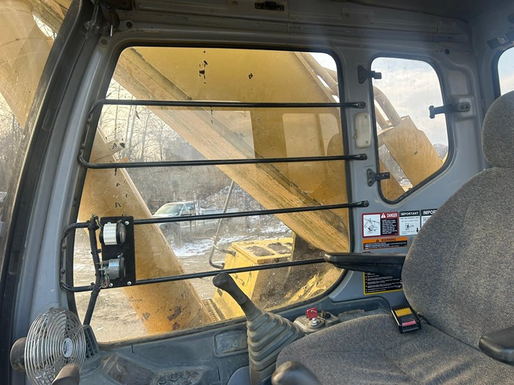 2005-deere-450-lc-image-65