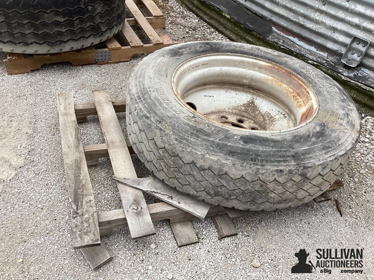 285/75r24.5-tire-&-rim-image-9
