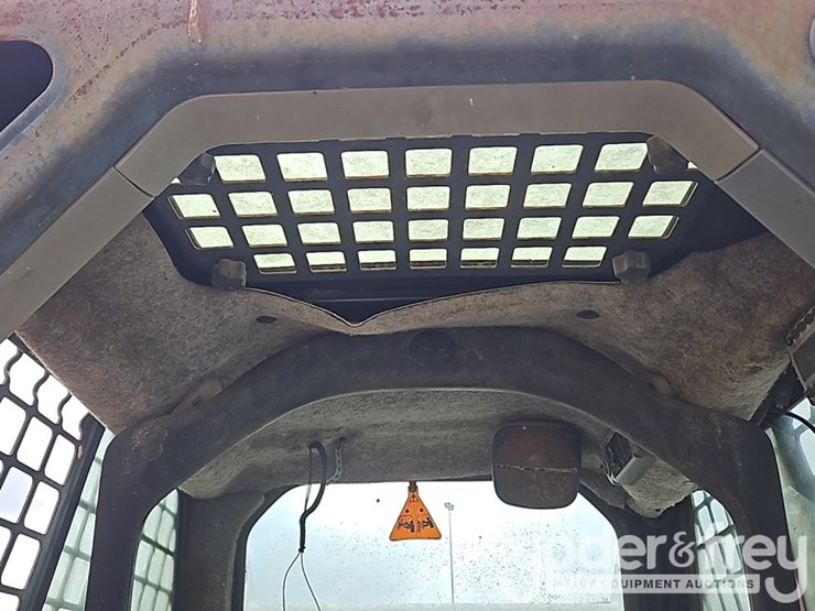 2007-bobcat-t300-image-38