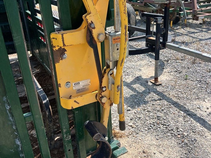 arrowquip-q-catch-86-series-squeeze-chute-image-7