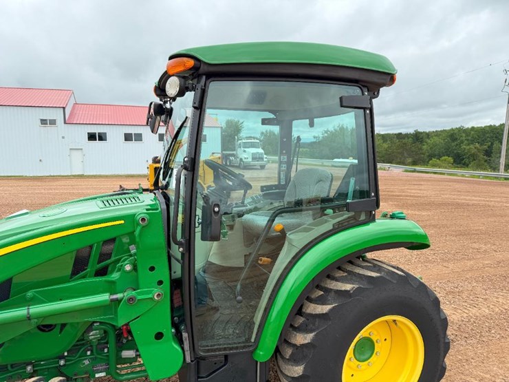 2020-john-deere-3033r-image-15