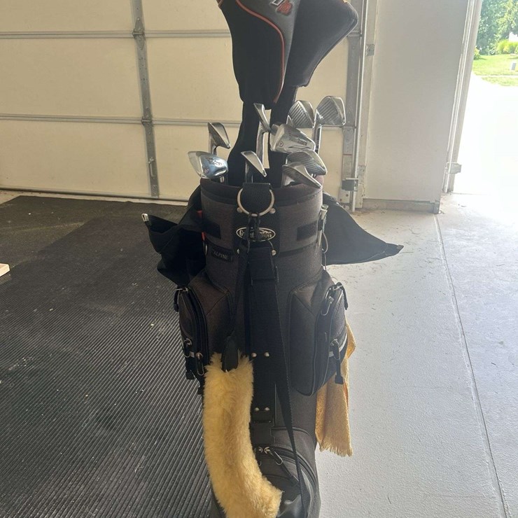 Great Divider Golf Bag and Wilson Clubs